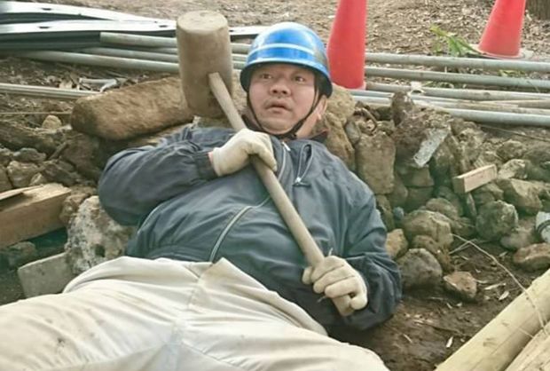 バイト先での様子。日当1万円、いまも週2で働いているという