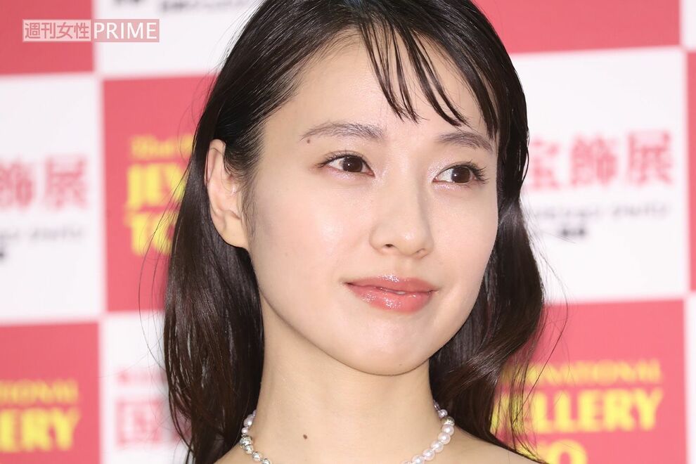 戸田恵梨香 、グッチの“超ロング裾パンツ
