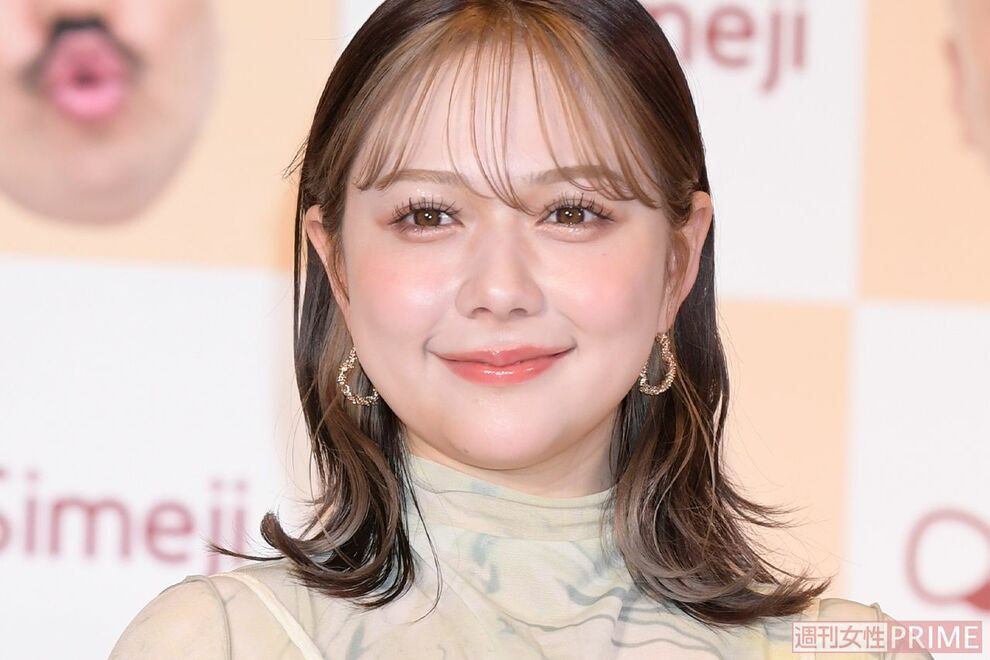 村重杏奈、デニムジッパー全開の「大胆V字ハイレグスーツ」も「トイレの時どうすれば?」の声…芸能界でも定…