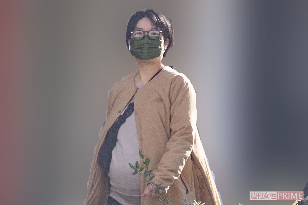 出産を目前に控えたイモトアヤコの散歩風景（2021年12月）