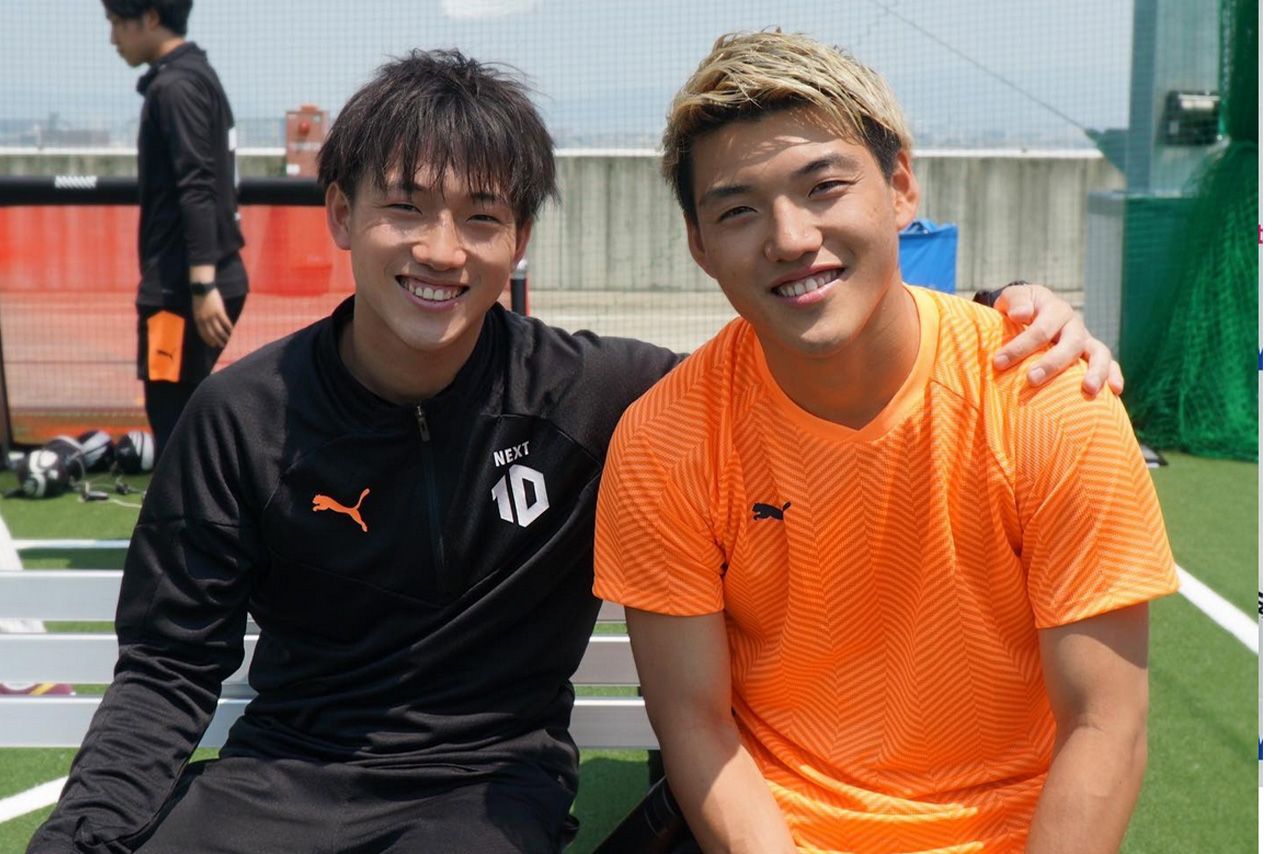堂安憂氏（左）と律選手（『NEXT10 Football Lab』インスタより）