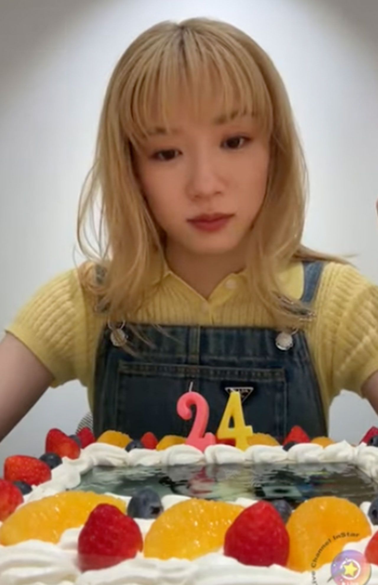 インスタライブを行う永野芽郁（インスタグラムより）