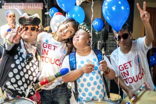 夫の病を機に「Getintouch」を立ち上げた。舞台やアート、音楽などエンターテイメントを通じて差別のない社会を目指す