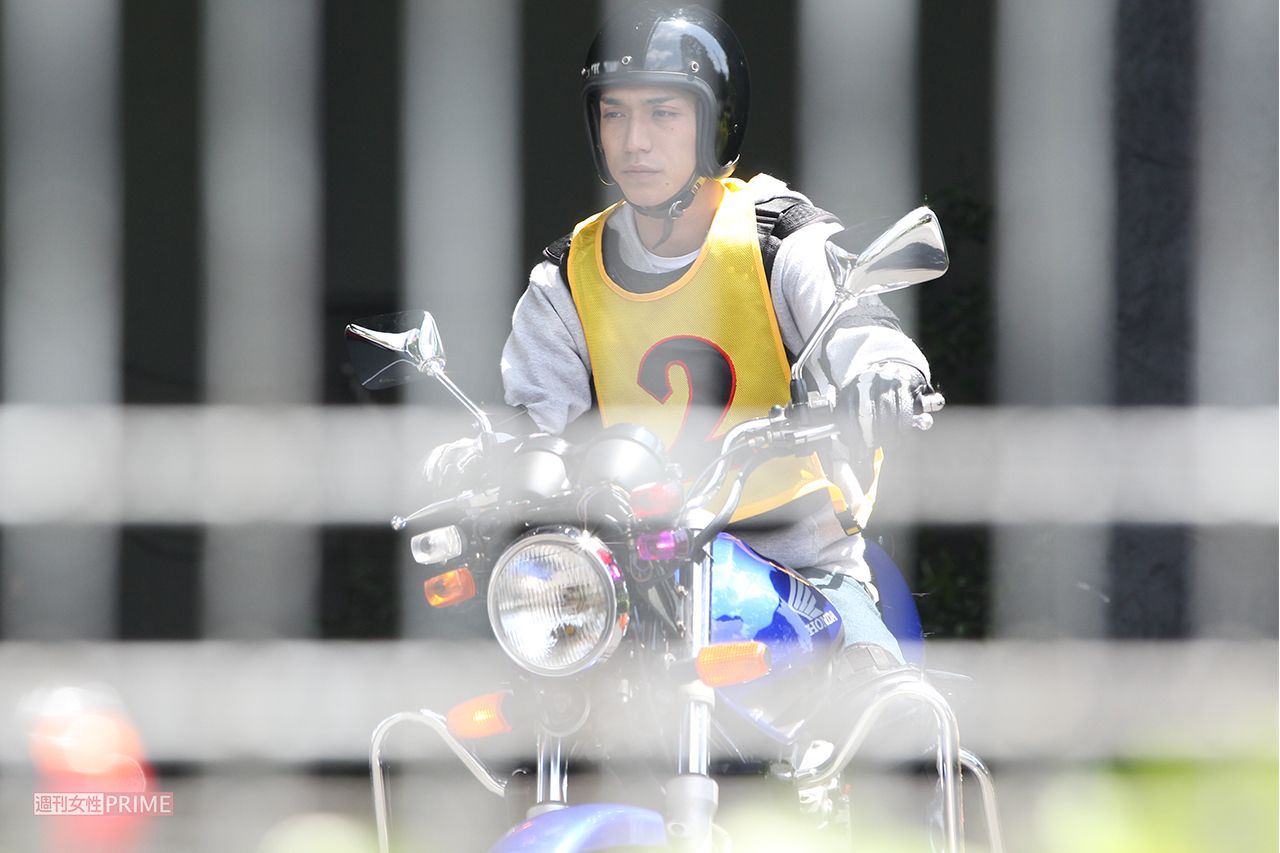 '12年、自動車学校で教習を受けている錦戸亮