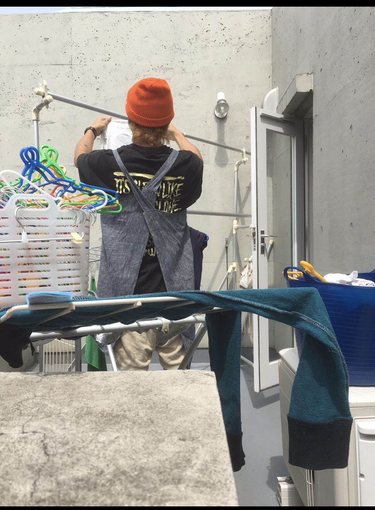 '16年に家庭休暇（育児休暇）を取り家事に勤しんだ（つるの剛士オフィシャルブログより）