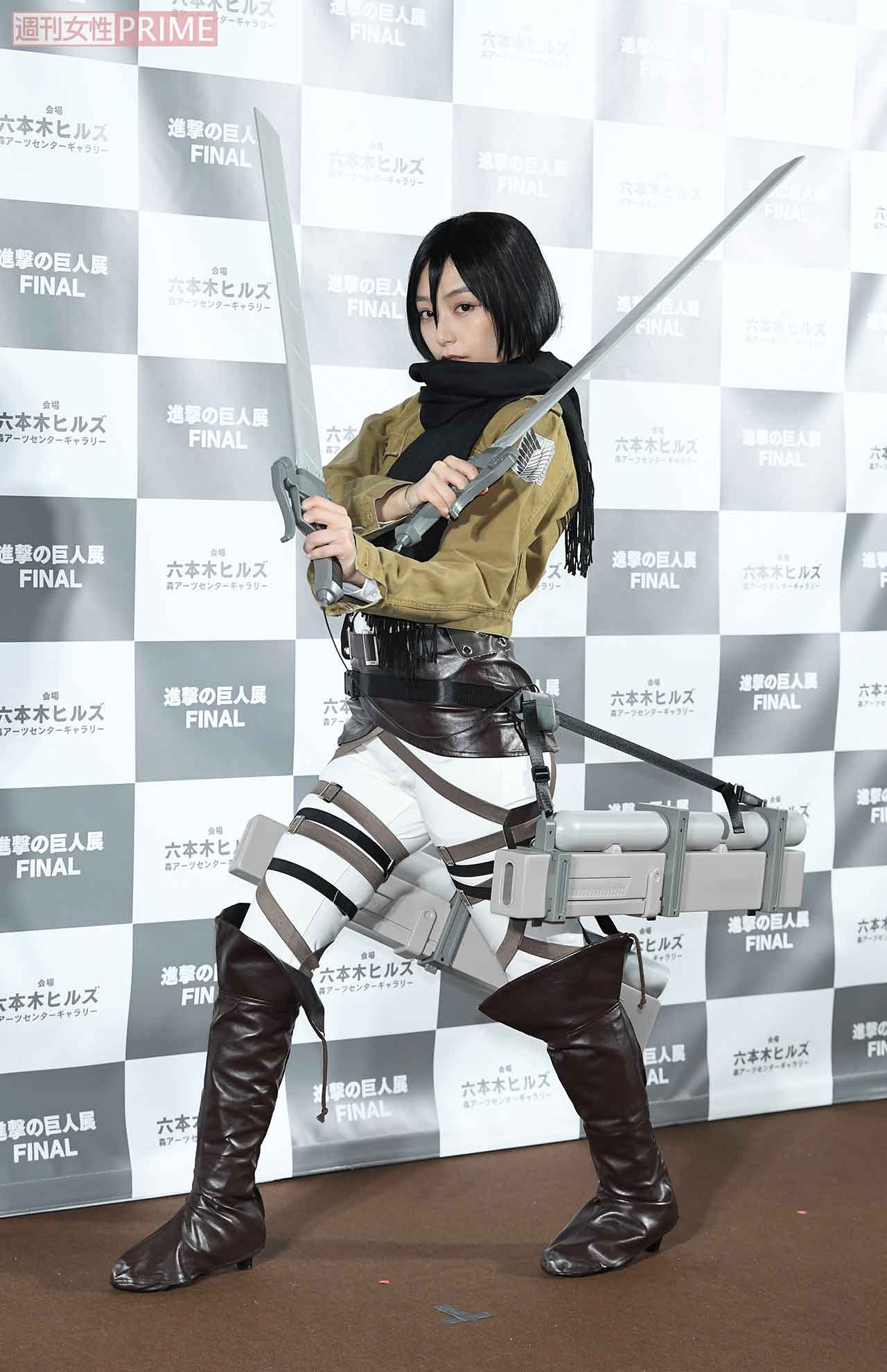 進撃の巨人の原作さながらに『立体機動装置』と『超硬質ブレード』を装備した宇垣美里（2019年7月4日）