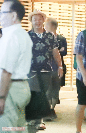 ドラマ『警視庁ゼロ係～生活安全課なんでも相談室～THIRDSEASON』の打ち上げで、TKO木下は談笑しながら外に（'18年）