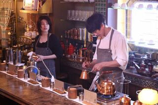 以前、バイトの三島（さとうほなみ）をバイクで送った際にキスをしていた陽一（永山瑛太）。後日、三島と行為に及んでしまう（3話より）