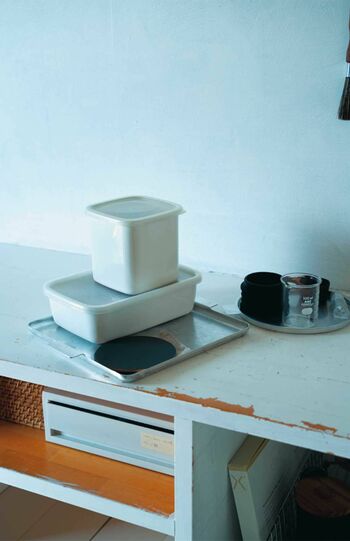 (5)朝食用のグラノーラやコーヒーの道具などはトレイにまとめて動かしやすく