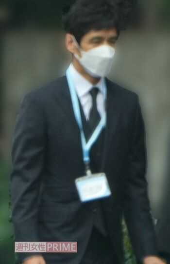 名門私立小学校の入学式にやってきた西島秀俊