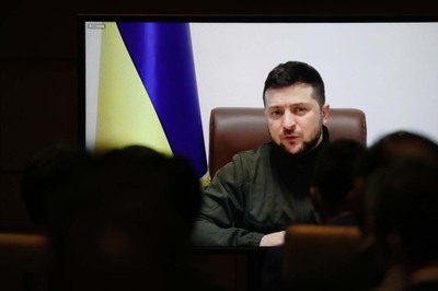 3月23日、日本の国会でオンライン演説をするウクライナのヴォロディーミル・ゼレンスキー大統領