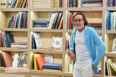 インタビューを受けるラモス瑠偉