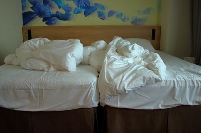 海外赴任の夫がコロナ禍で帰国も、家に帰らずホテルで不倫──明子の場合《前編》