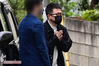 直撃を受ける宮迫博之（2021年4月）