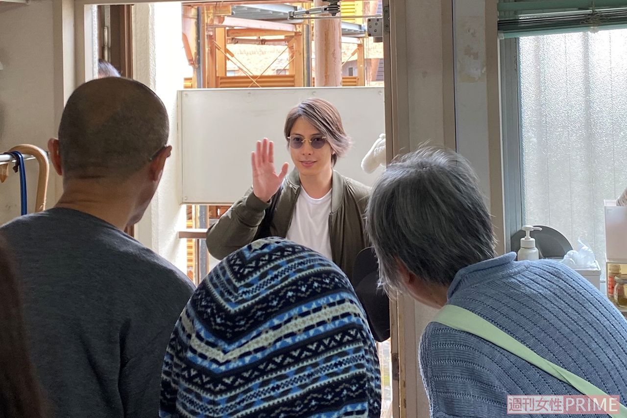 こども食堂での入り口での山下智久