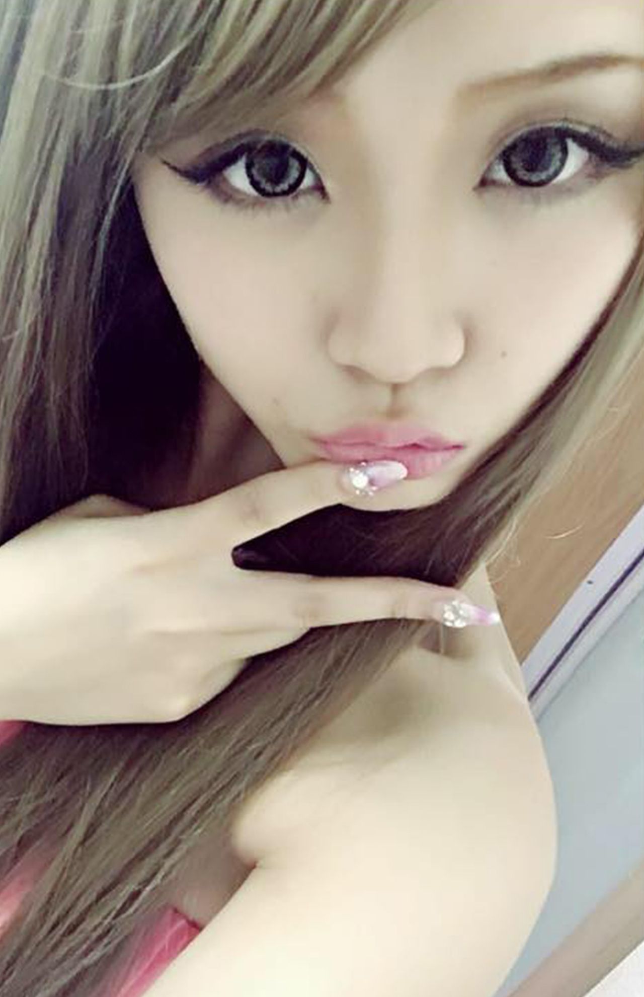 亡くなった初音さんは小顔のクールビューティーだった（SNSより）