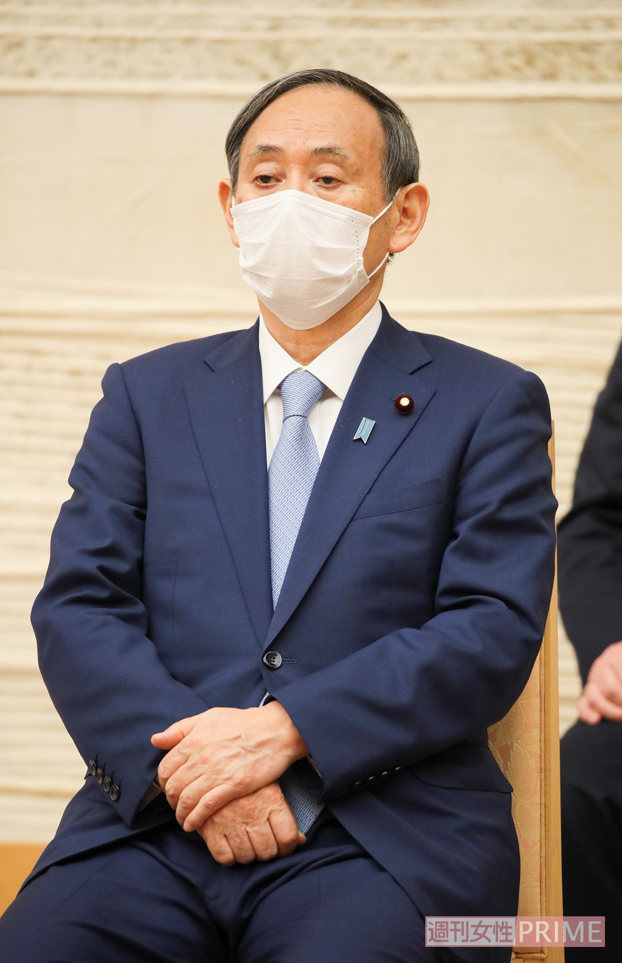 マスク姿の菅義偉氏