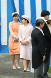 今年の園遊会では初参加の愛子さまをフォローするかのような場面も(2024年4月23日)