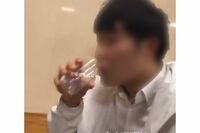 鉄板に口から水噴射！老舗もんじゃ店で迷惑行為の“マーライオン”男は慶應義塾大学の現役学生だった、同大…