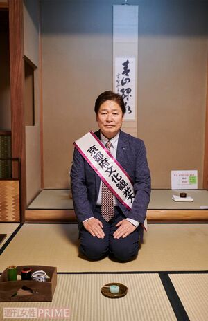 お点前体験をする平田進也さん（撮影／山田智絵）