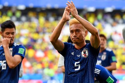 長友佑都、プレーだけでなくチームのために “応援団長” になる姿がカッコいい