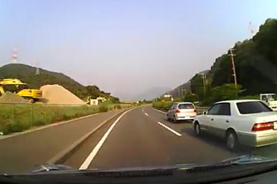 ＜年間7千件摘発＞あおり運転をする悪質ドライバーに、ならない・させない・撃退法