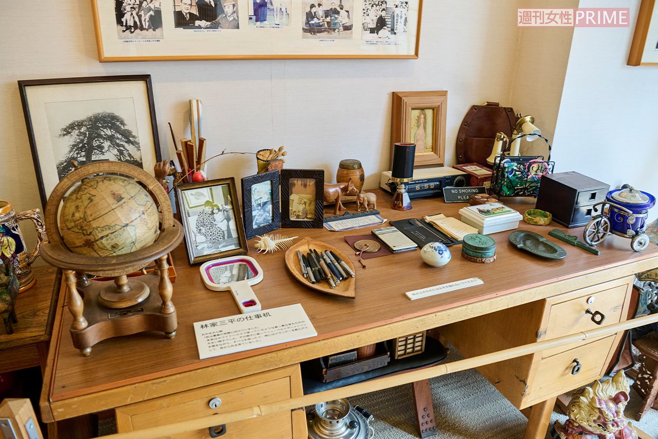 初代林家三平さんの仕事机　撮影／山田智絵