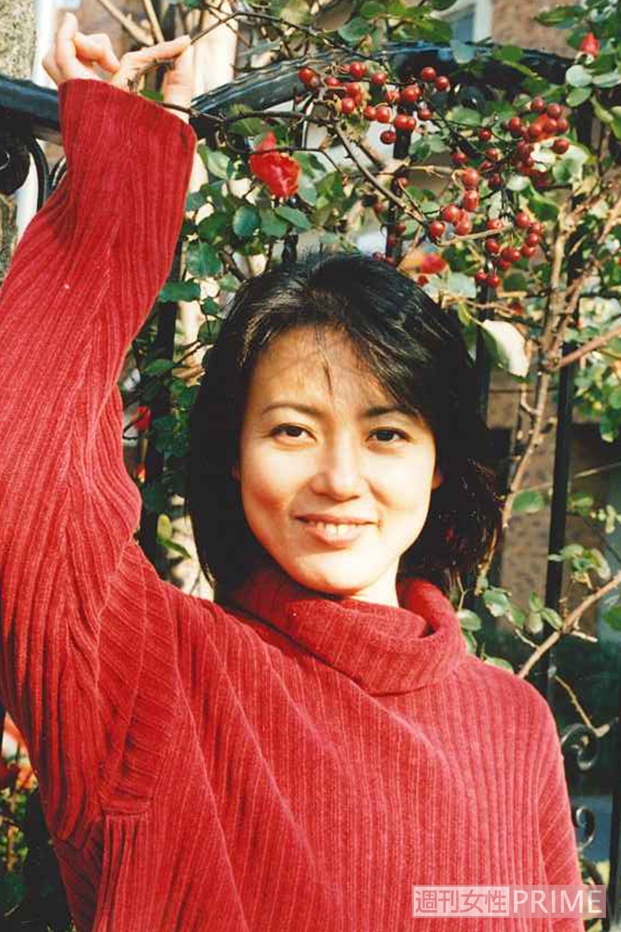 篠山紀信によるヘアヌード写真集『女優ごっこ』を出版し話題となるなど、'90年代も多岐にわたり活躍