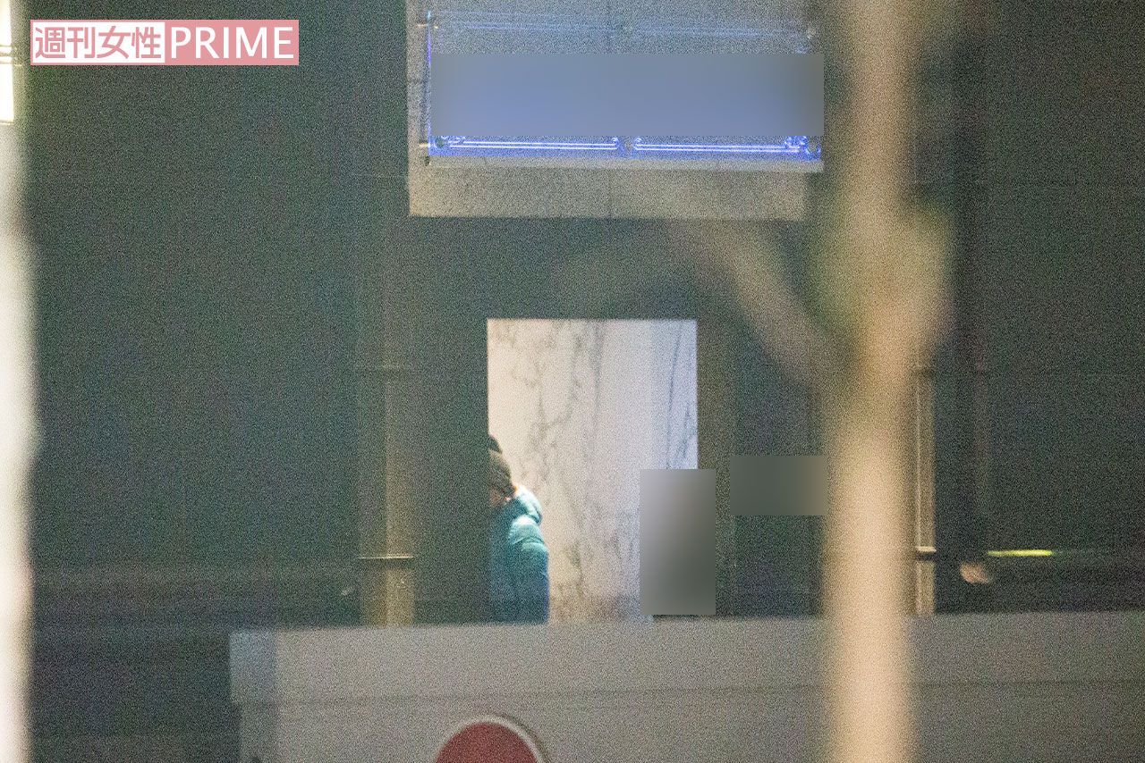 '15年2月、紗栄子似の女性と東京・五反田のラブホテルに入るスピードワゴン・井戸田潤