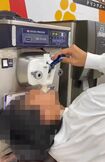 Twitterで拡散されているソフトクリーム直飲み動画(Twitterより)