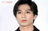 新田真剣佑、今度は逆三角形ボディになって撮影中！『…