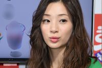 足立梨花の“肩出しショット”に賛否「可愛いって言われ待ち」アンチからは“かまってちゃん”の異名