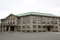 “両陛下の思い”をよそに、多くの人から祝福されないままの結婚を危惧する宮内庁関係者も