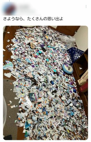 AKB48のファンが関連グッズの数々を粉々に（Twitterより）