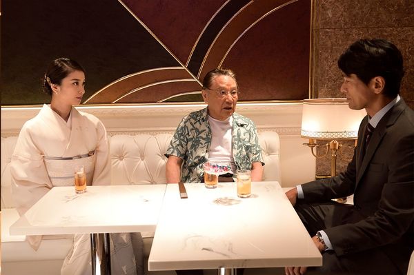 元子は、政財界の大物相手に、夜の銀座の頂点を目指す　(c)テレビ朝日