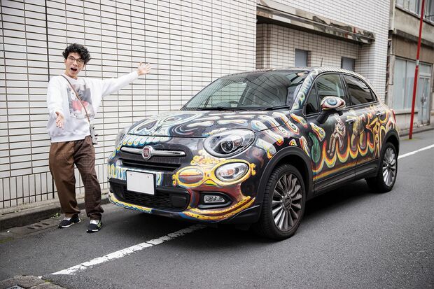 愛車にフイルムを貼って大好きな土偶をペイントアート！　車のライトは遮光器土偶の目に　撮影／齋藤周造