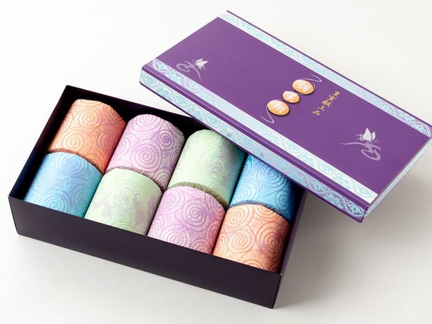 化粧箱に入った贈答用『羽美翔【天】』。1巻き1巻きが高級土佐和紙に包まれ、気品があふれ出ている　※画像をクリックするとAmazonの商品ページにジャンプします。