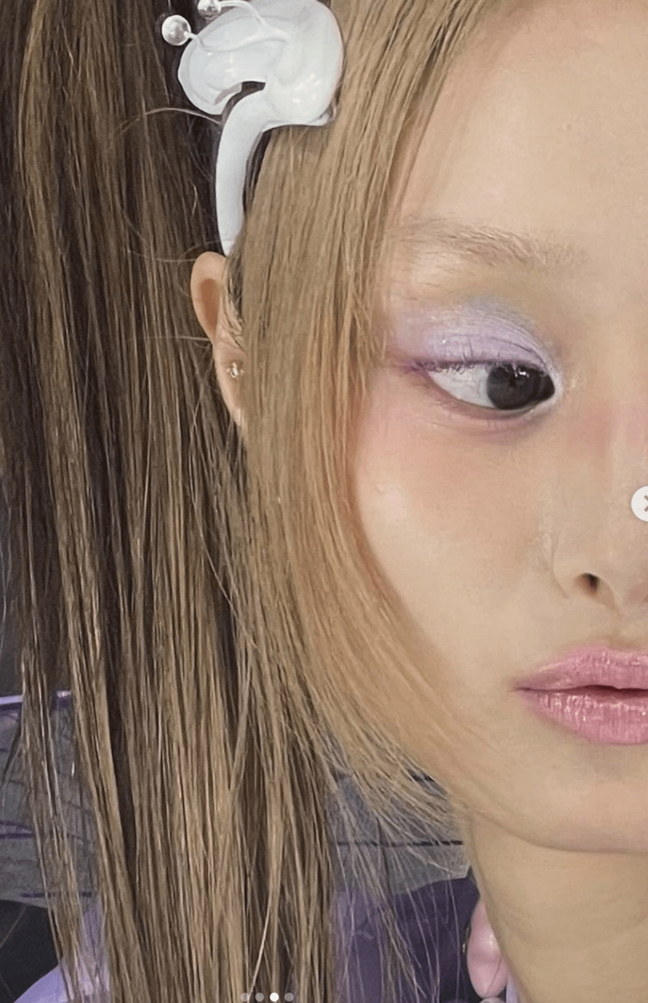 「ネオフェアリーセーラームーン」と投稿した忽那汐里の近影（公式インスタグラムより）