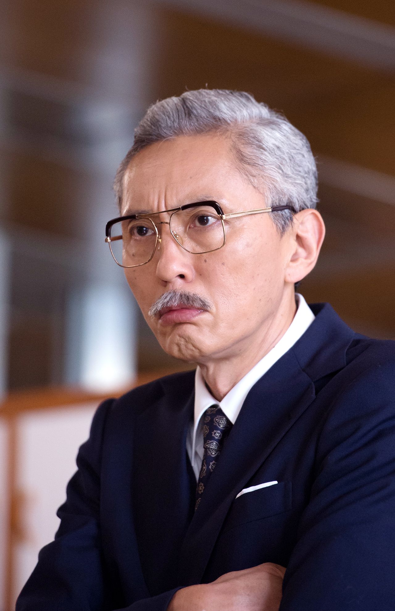 東京都知事  東龍太郎（松重豊）　(c)NHK