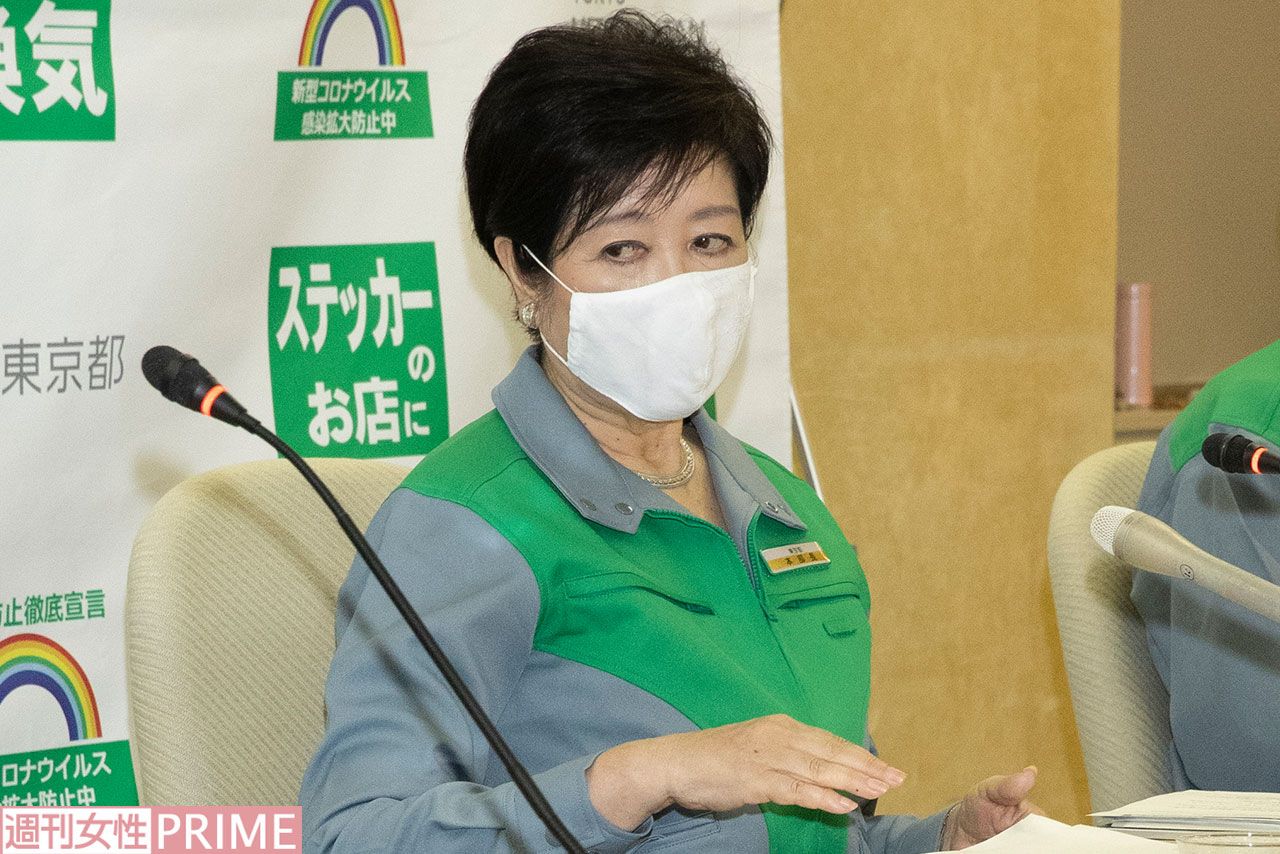 2021年1月7日、臨時記者会見を開いた小池百合子