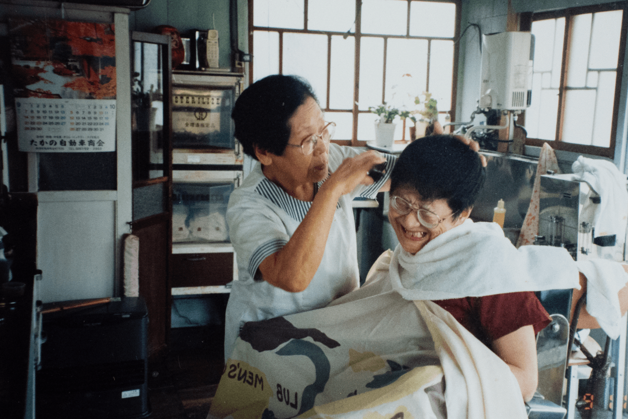 充子さんが30代のころ、母にカットしてもらった思い出の1枚