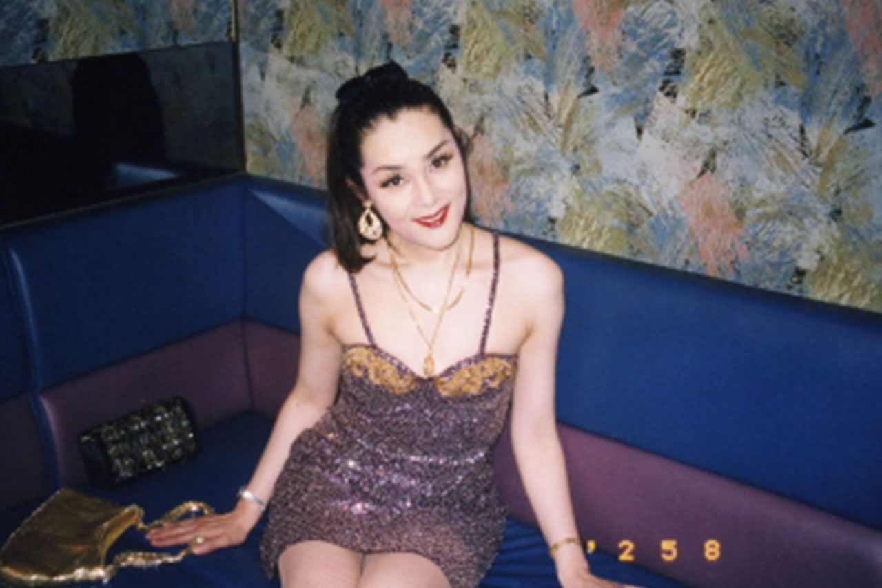 若いころのマキさん。「マキちゃんは華やかであか抜けていて、いるだけで場が華やぐオーラがあった」とジョンさん