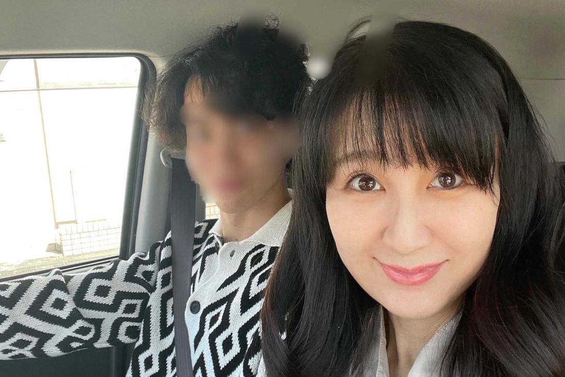 あざらしさんと32歳下の“王子”さん　写真提供／あざらしさん