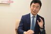 インタビューを受ける西脇亨輔氏