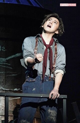 ニュージーズたちのダイナミックなダンスや歌声が今作品の大きな魅力。センターで輝きを放つ大我から目が離せなくなる 写真提供/東宝演劇部