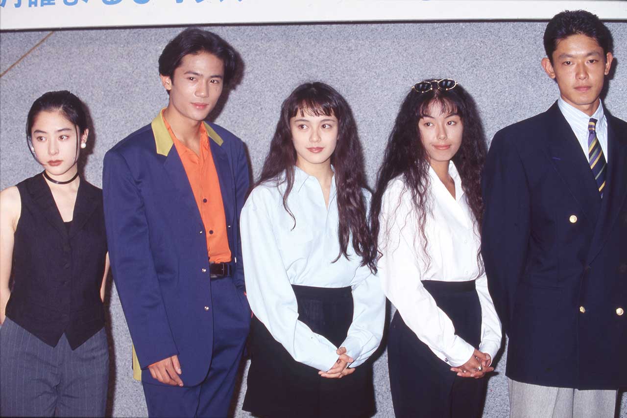 『二十歳の約束』制作発表での集合ショット。左から深津絵里、稲垣吾郎、牧瀬里穂、田中律子、筒井道隆