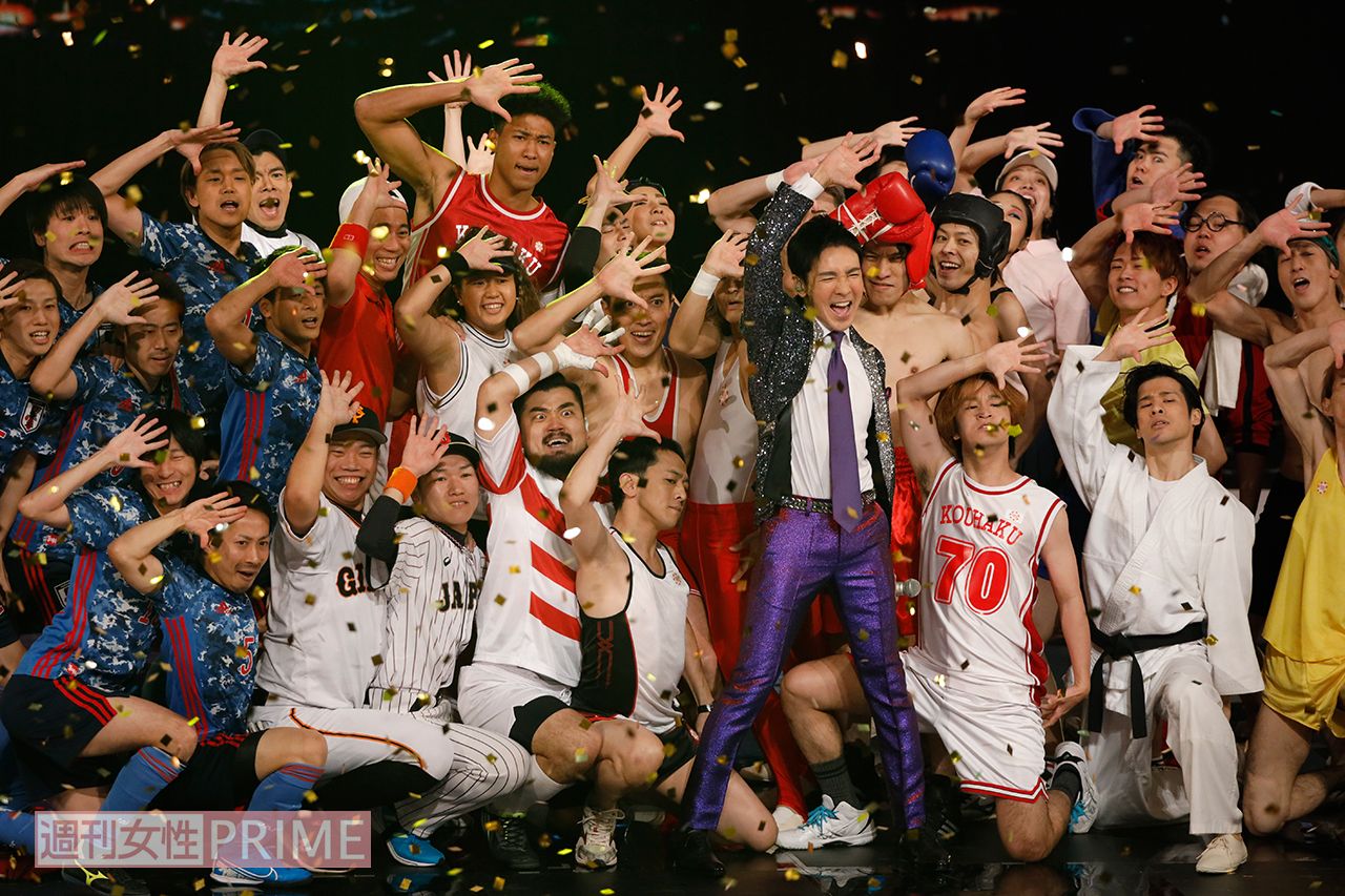 ものまね芸人以外は、プロのダンサーがバックを務めていた郷のステージ