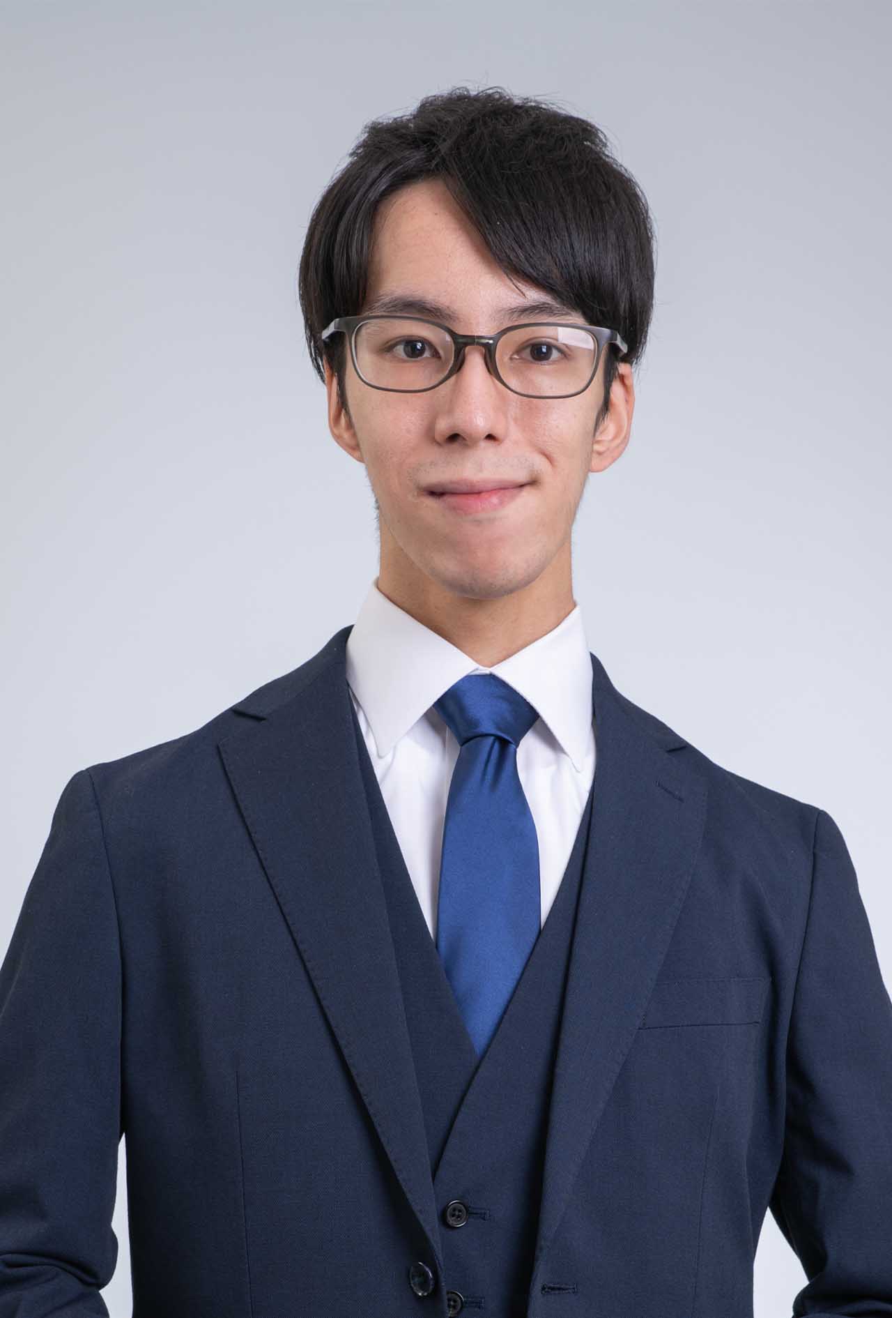 富塚大海さん／ITジャーナリスト（スマホ料金・eSIMの専門家）。通信系ITベンチャー企業に入社後、国内向けモバイルWi-Fiレンタル事業の立ち上げを経験。その後、海外・国内eSIM事業の立ち上げを担当し、通信インフラ分野における事業開発・商品設計などに従事。現在は、生活者目線でのIT活用術や通信費最適化に関する情報発信を行う。
