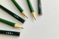 『2B』鉛筆が「ママ友」口コミで大人気！“濃いめ”好まれる背景に授業のIT化、「わずか2％」「使わない」…