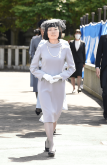 彬子さまが著したオックスフォード留学記『赤と青のガウン』はベストセラーに（写真は6月8日）